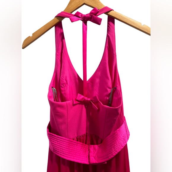 Vera Wang V-neck halter gown with sash - Picture 4 of 8